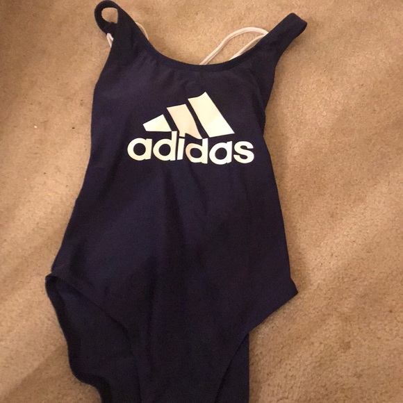 Adidas NWT bathing suit host pick🌸